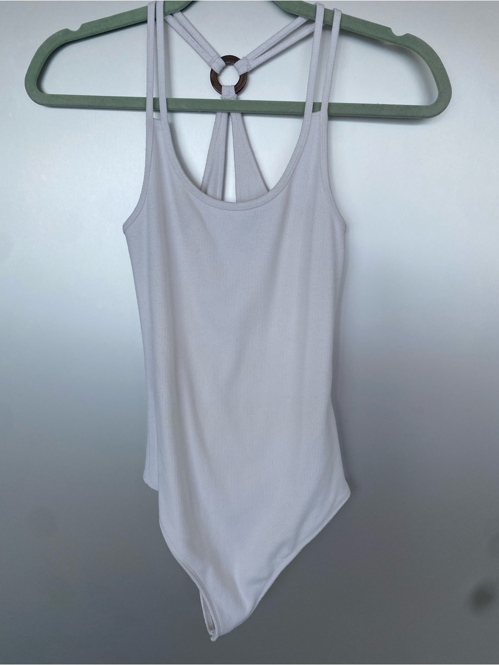 NWOT Abercrombie White double lined Bodysuit w wood ring detail